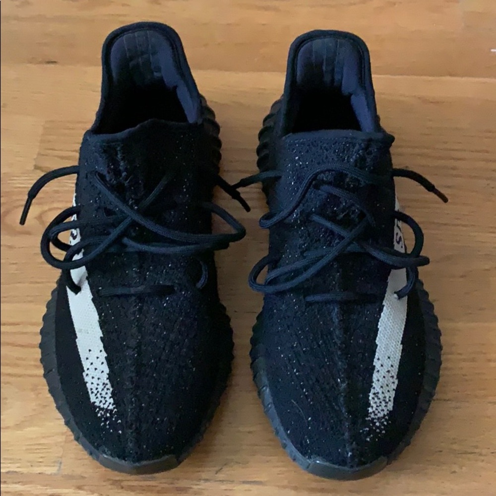 Yeezy Boost 350 v2 Oreos